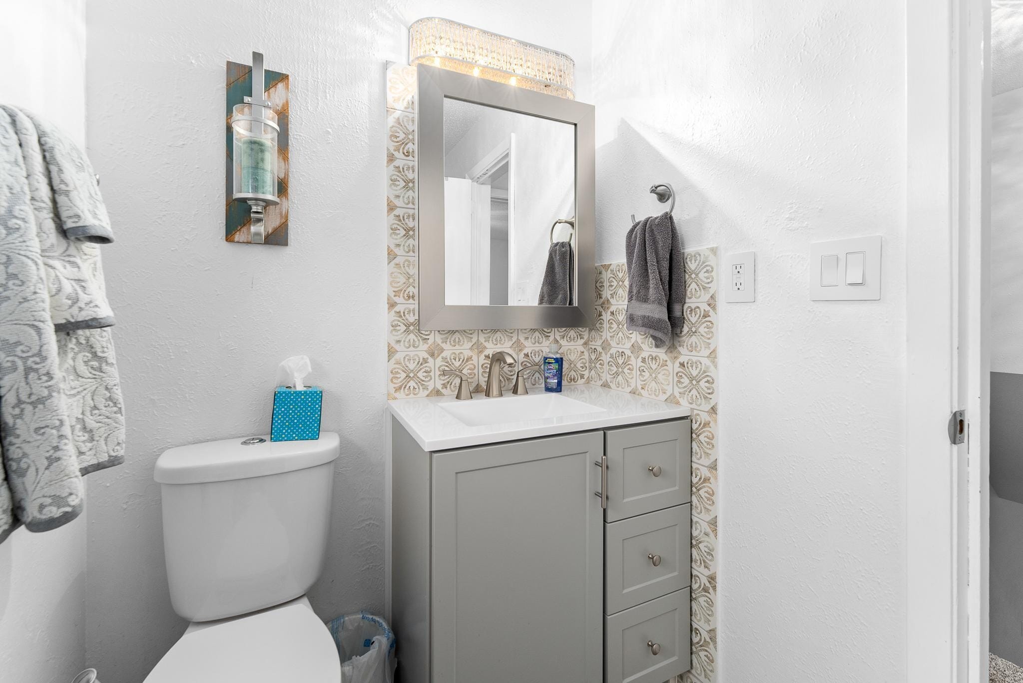 Building Photo - 1304 E Sylvan Cir