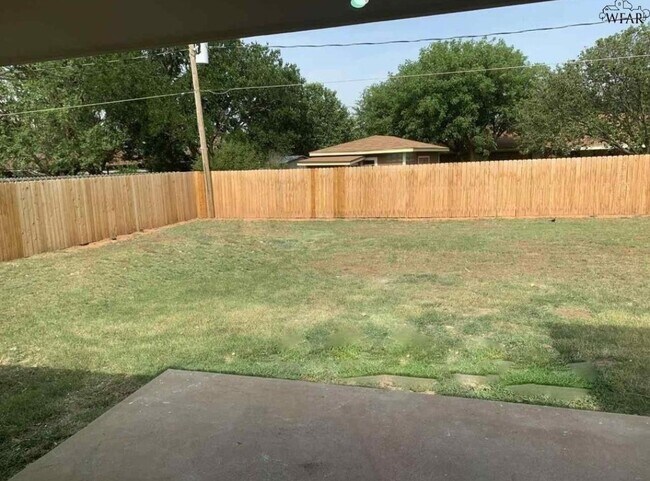 Building Photo - 5813 Briargrove Dr