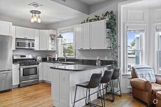 Building Photo - 150 H St