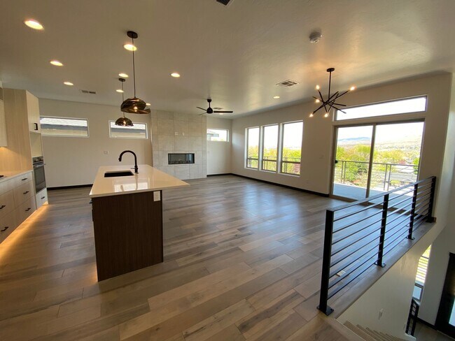 Building Photo - Close to Micron, 3 Bedroom 3 bath w/ a Million Dollar View!