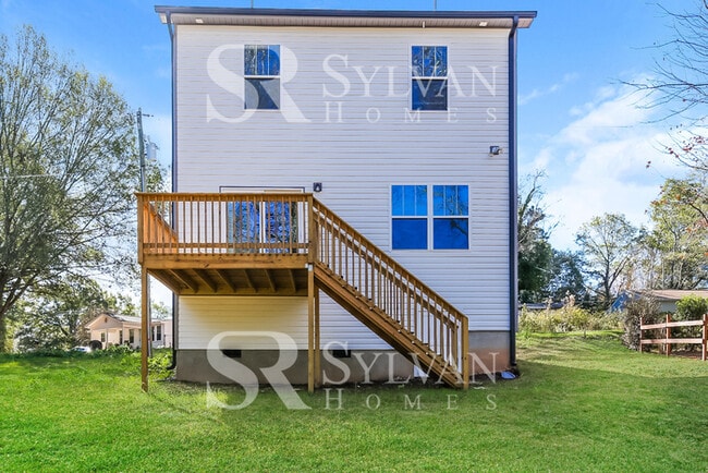 Building Photo - Updated 3 bedroom home!