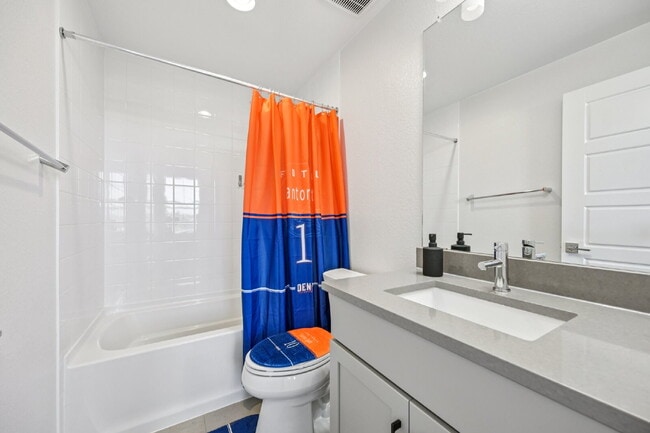 Building Photo - "Experience Spacious Comfort: 4-Bed, 3.5-Bath Retreat on Gladshine Drive!"