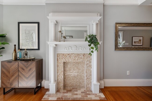 Building Photo - Bernal Heights: Remodeled Unfurnished Top Floor Condo w/ Garage Parking & Shared Yard