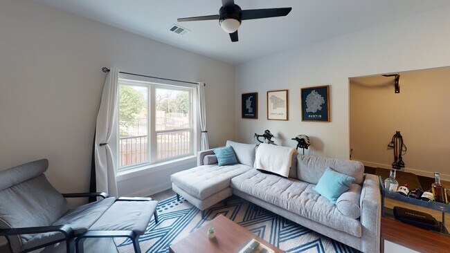 Building Photo - 2220 Webberville Rd