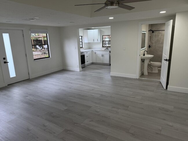 Building Photo - 539 Sunset Blvd