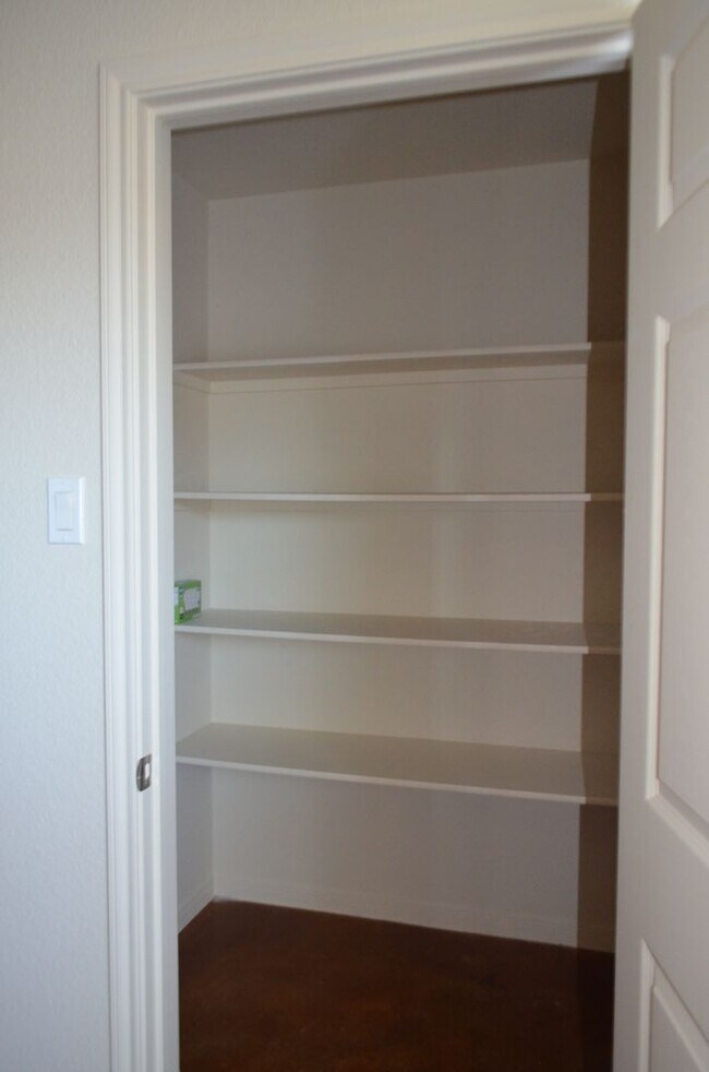 Building Photo - 806 N 3rd St