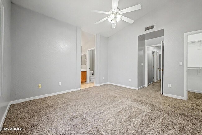 Building Photo - 905 E Potter Dr