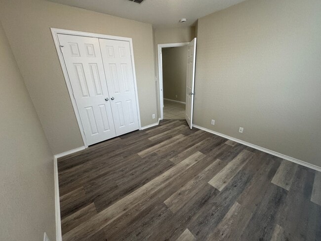 Building Photo - COMFORTABLE HOME | SINGLE STORY  |  CLOSE TO HWY 151 & 410 | SHOPPING & RESTAURANTS