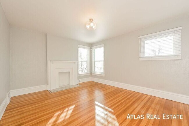 Building Photo - 476 N Washington St