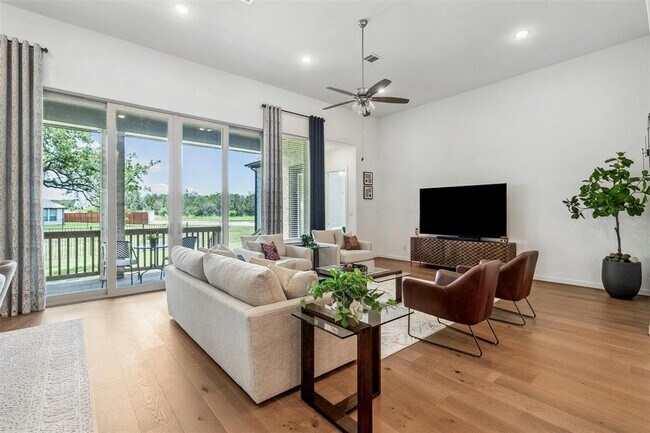 Building Photo - 104 Rainbow Vly Trl