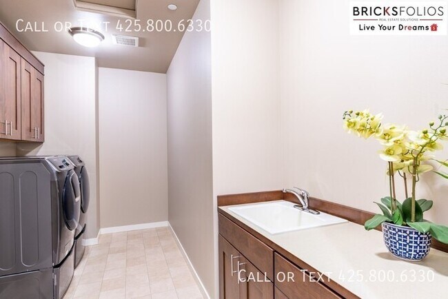 Building Photo - Discover the Perfect Blend of Comfort and ...