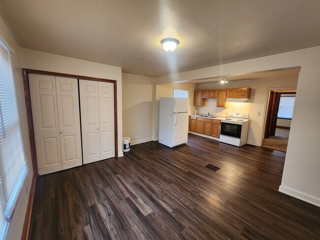 Building Photo - 2 bedroom, 1 bathroom, basement, garage, a...