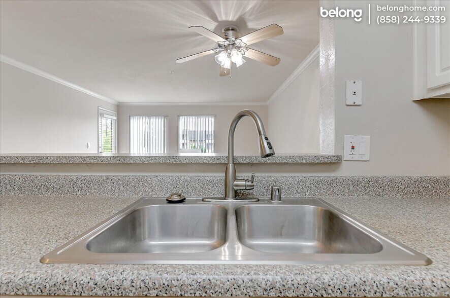 Building Photo - 8889 Caminito Plaza Centro
