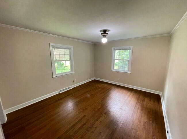 Building Photo - Adorable Apex Ranch on 2 Acres of Land!