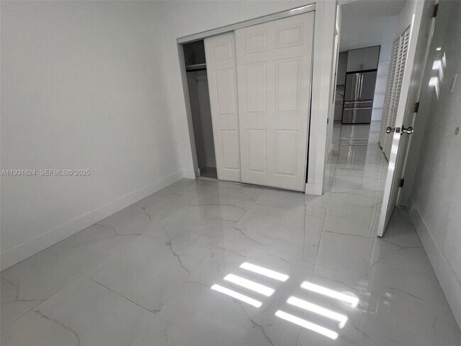 Building Photo - 5470 W 8th Ln