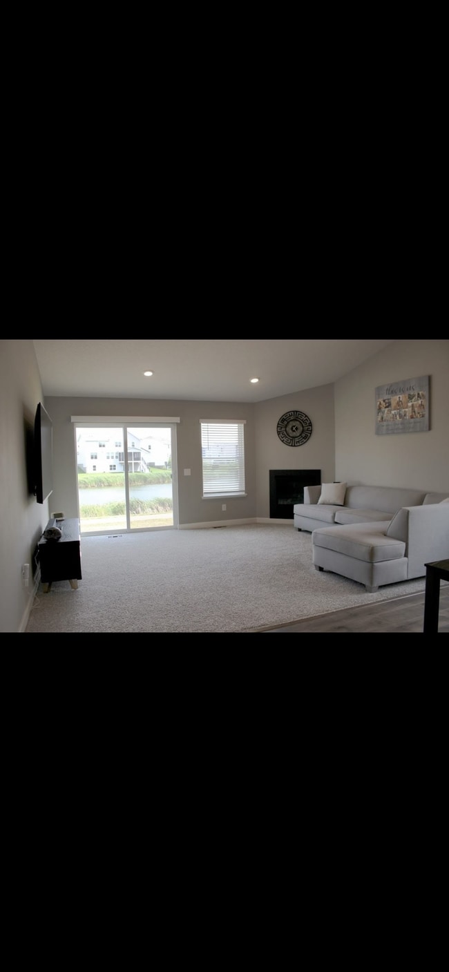 Building Photo - 11624 Pineridge Way N