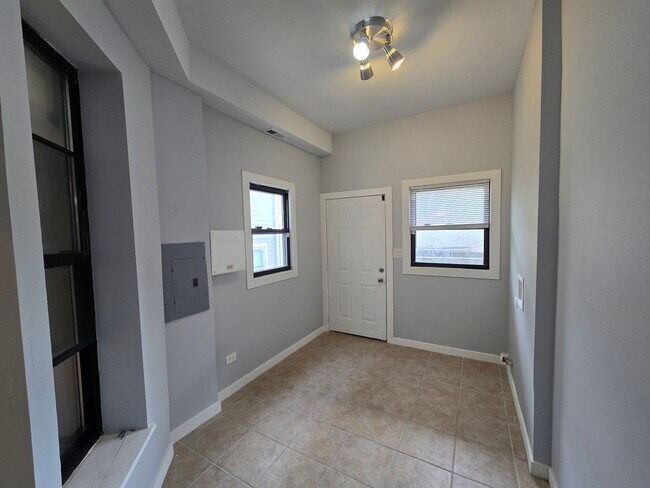 Building Photo - 6137 S Kimbark Ave