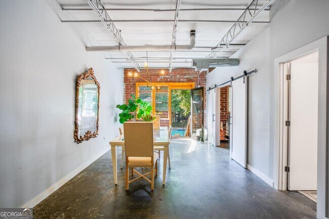 Building Photo - 174 Chester Ave SE