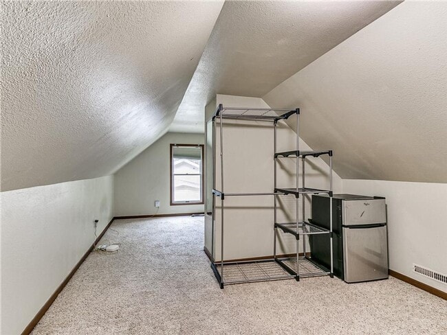 Building Photo - 4 Bedroom Single Family Home