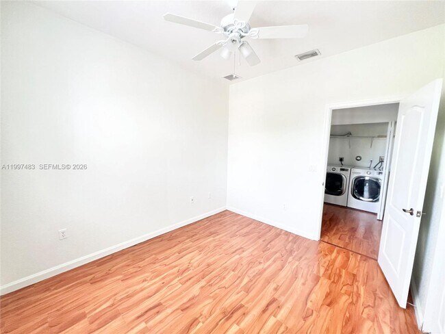 Building Photo - 3910 NE 13th Dr