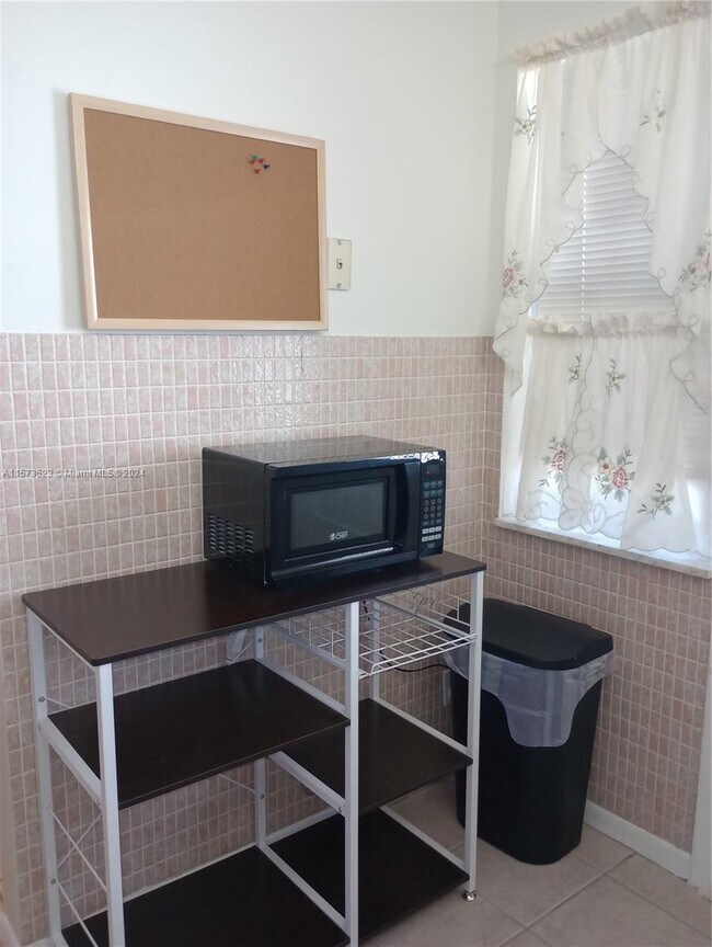 Building Photo - 2309 Park Ln