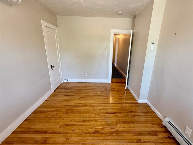 Building Photo - 104 S Main St