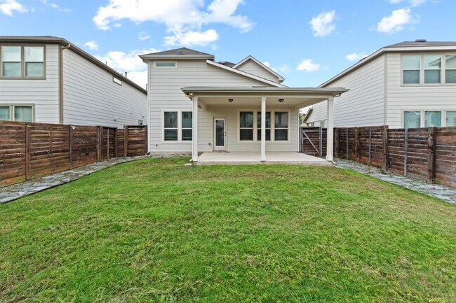 Building Photo - 14011 Hedera Dr