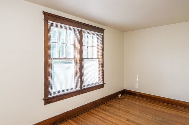 Building Photo - 112 Adams St