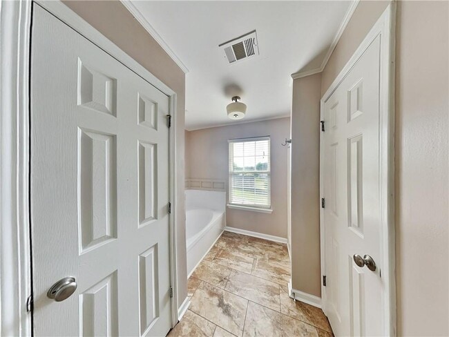 Building Photo - 264 Grandview Cir