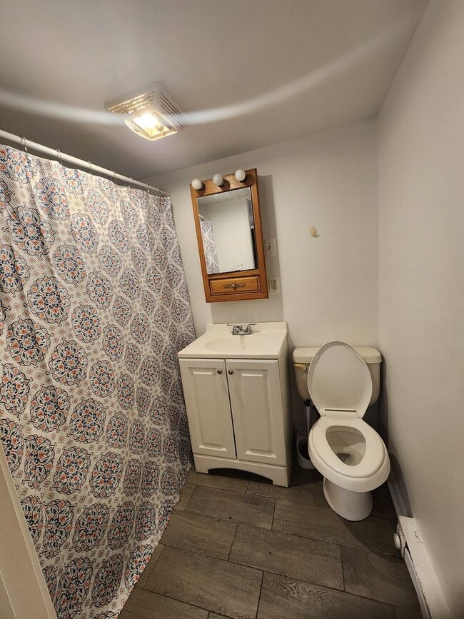 Building Photo - Apartment Unit with Appliances