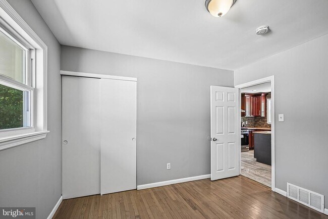 Building Photo - 144 E Arbor Ave