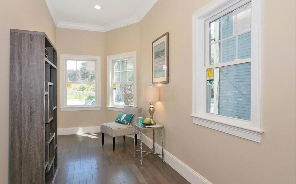 Building Photo - 47 Alpine St