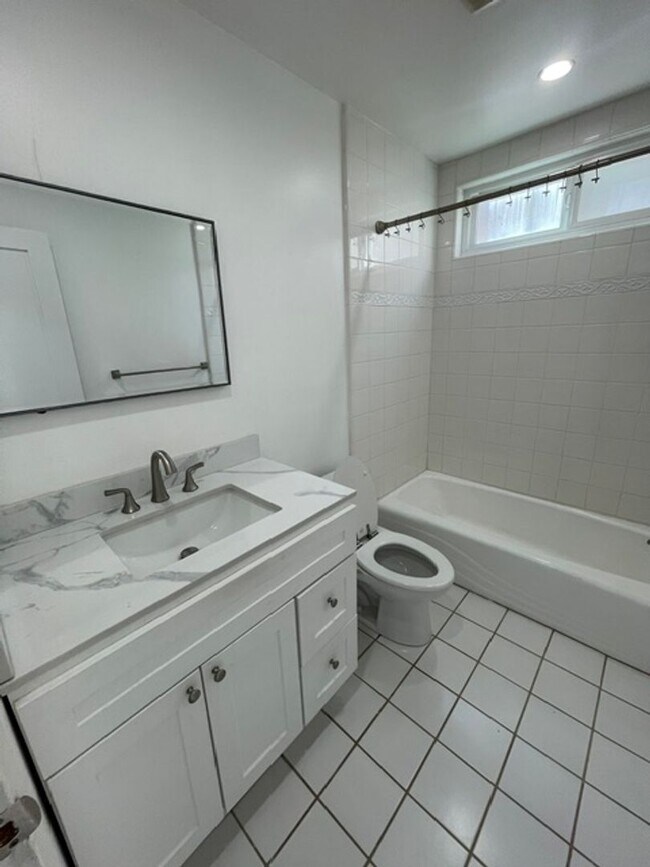 Building Photo - 2216 Highland Ave