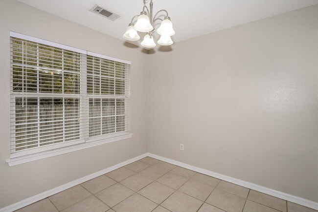 Building Photo - 145 Pine Ridge Ln