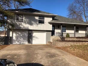 Building Photo - Beautiful  4 bedroom Remodeled Home in Ravenwood  Springfield MO