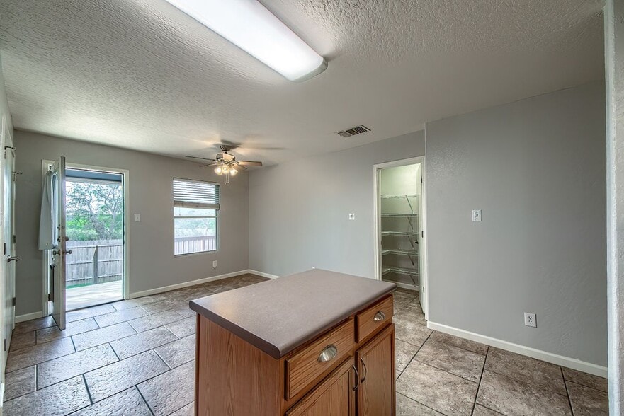 Building Photo - 132 Wistoria