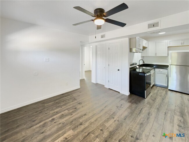 Building Photo - 515 Bremser Ave