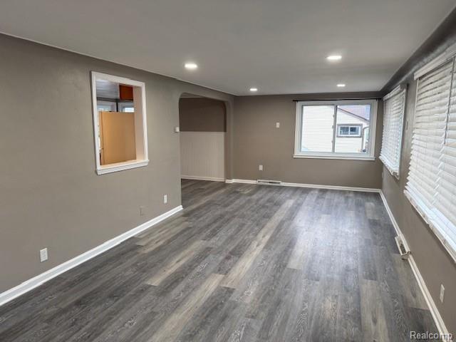 Building Photo - 2434 N Long Lake Rd