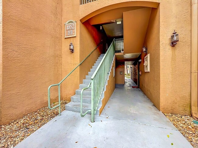 Building Photo - Super Cozy 2 bedroom in Desirable Neighborhood in coconut creek