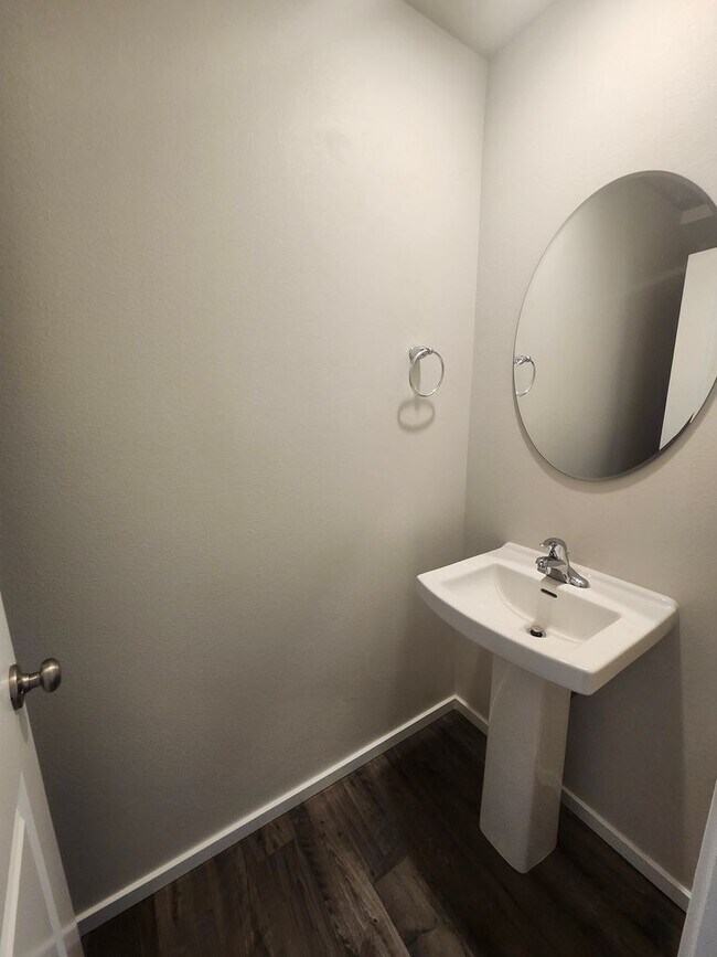 Building Photo - Brand New Construction! 4 bed/2.5 ba Townh...