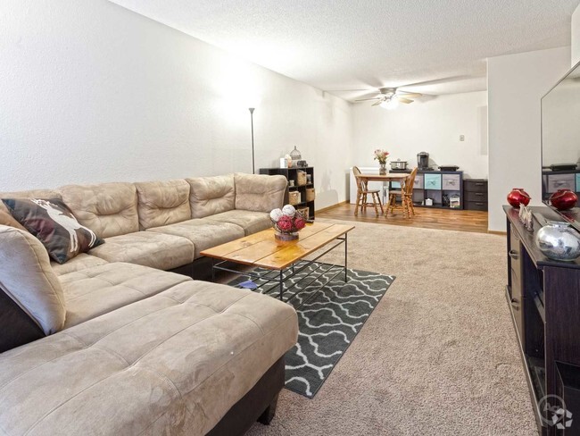 Oversize Living Room - Sherburne Park Estates