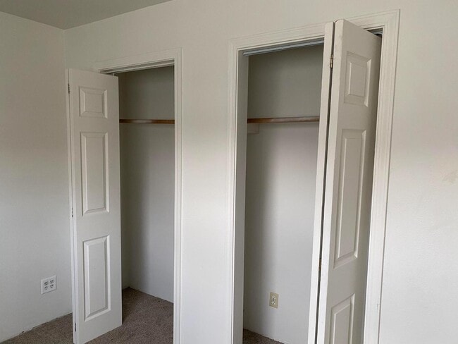 Building Photo - 2205 Oak Ave