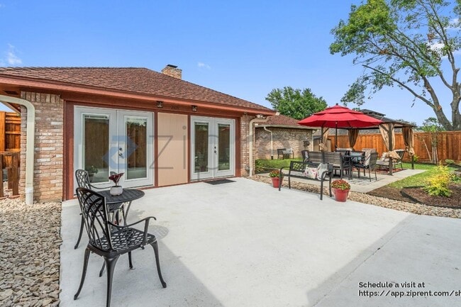 Building Photo - 2108 Winona Dr