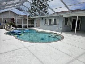Building Photo - 2210 Bayou Dr