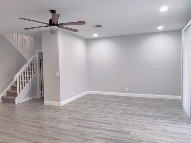 Building Photo - 6815 Via Regina