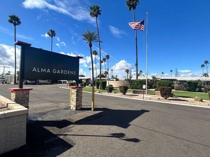 Building Photo - 530 S Alma School Rd