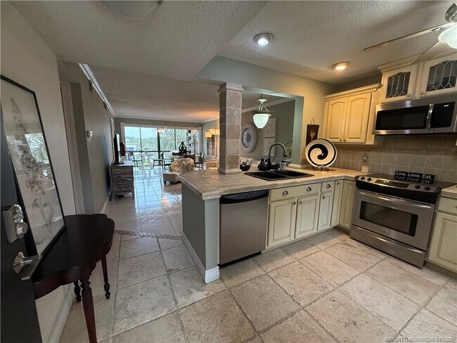 Building Photo - 1950 SW Palm City Rd