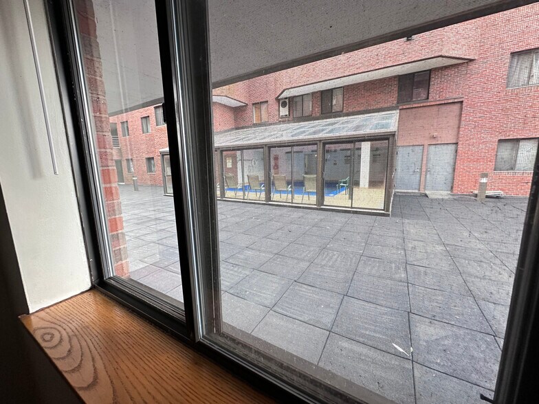 Building Photo - 147 Kelton St