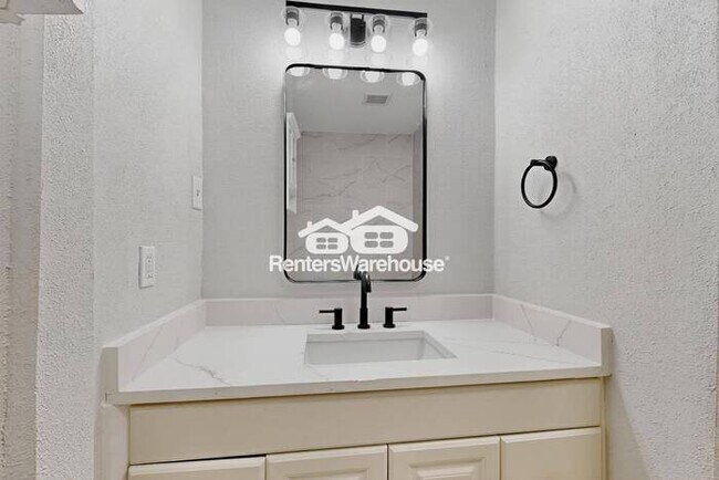Building Photo - READY FOR MOVE-IN, 3-BEDROOM, 2-BATH HOME ...