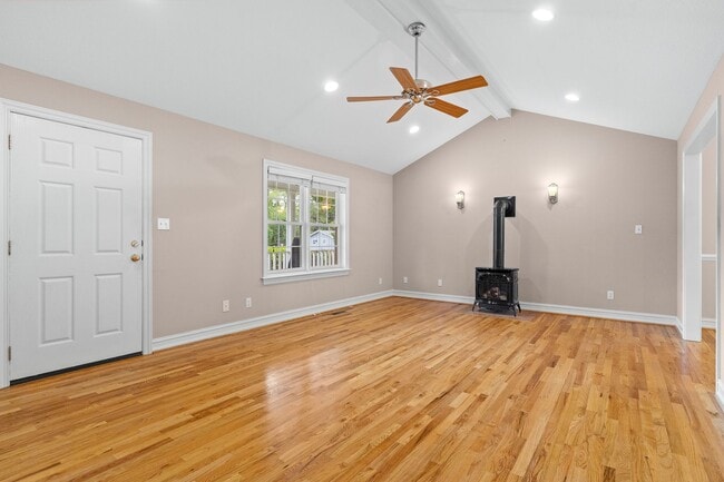 Building Photo - Haw Creek Gem